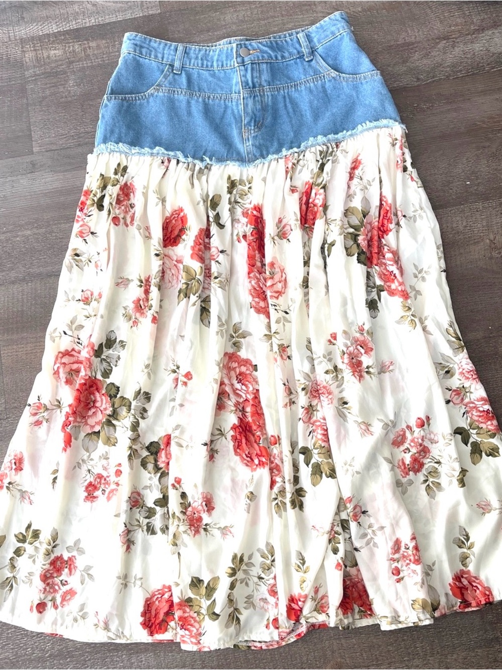 Women’s Floral Maxi Skirt Size L Blue Jeans Flowy Skirt Denim Large Flowers